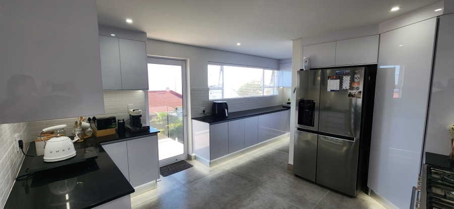 3 Bedroom Property for Sale in Dana Bay Western Cape
